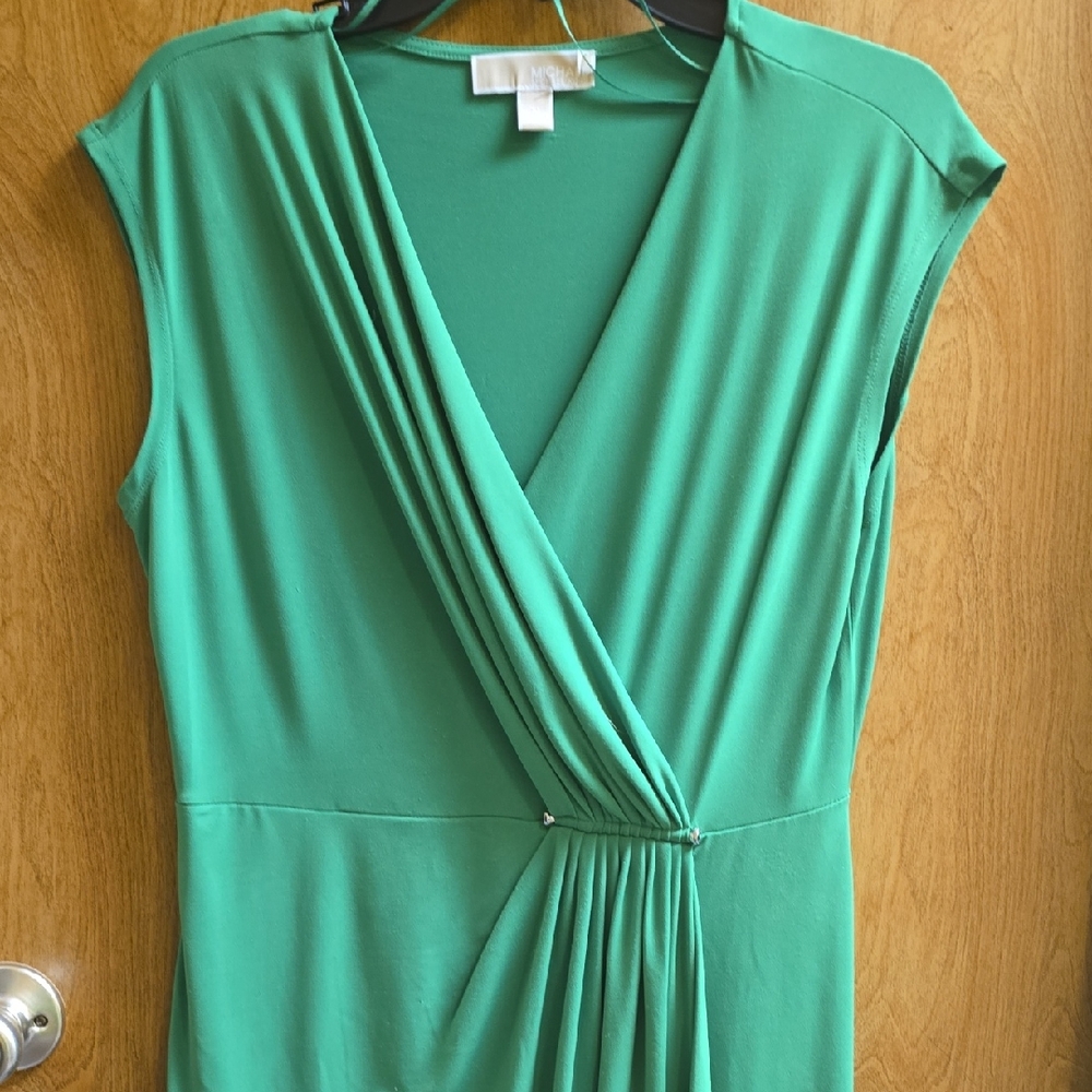 Elegant Green Sleeveless Dress